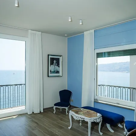 Lungomare Partenope Apartment Naples